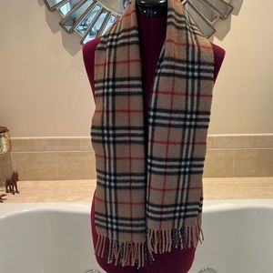 Vintage Burberrys Scarf - 100% Lambswool - England